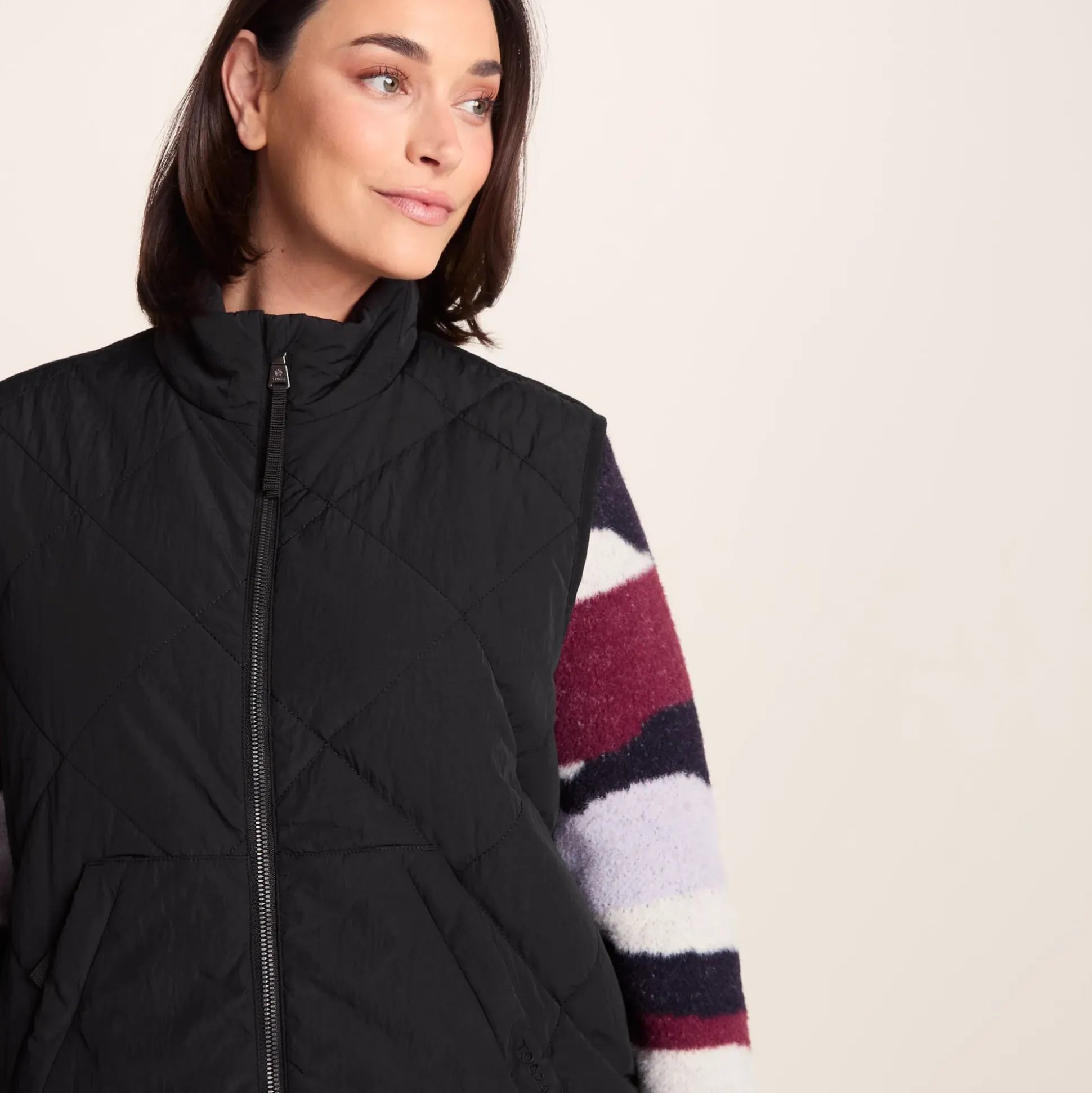 Juni Womens Relaxed Fit Shower Resistant Insulated Gilet - Black