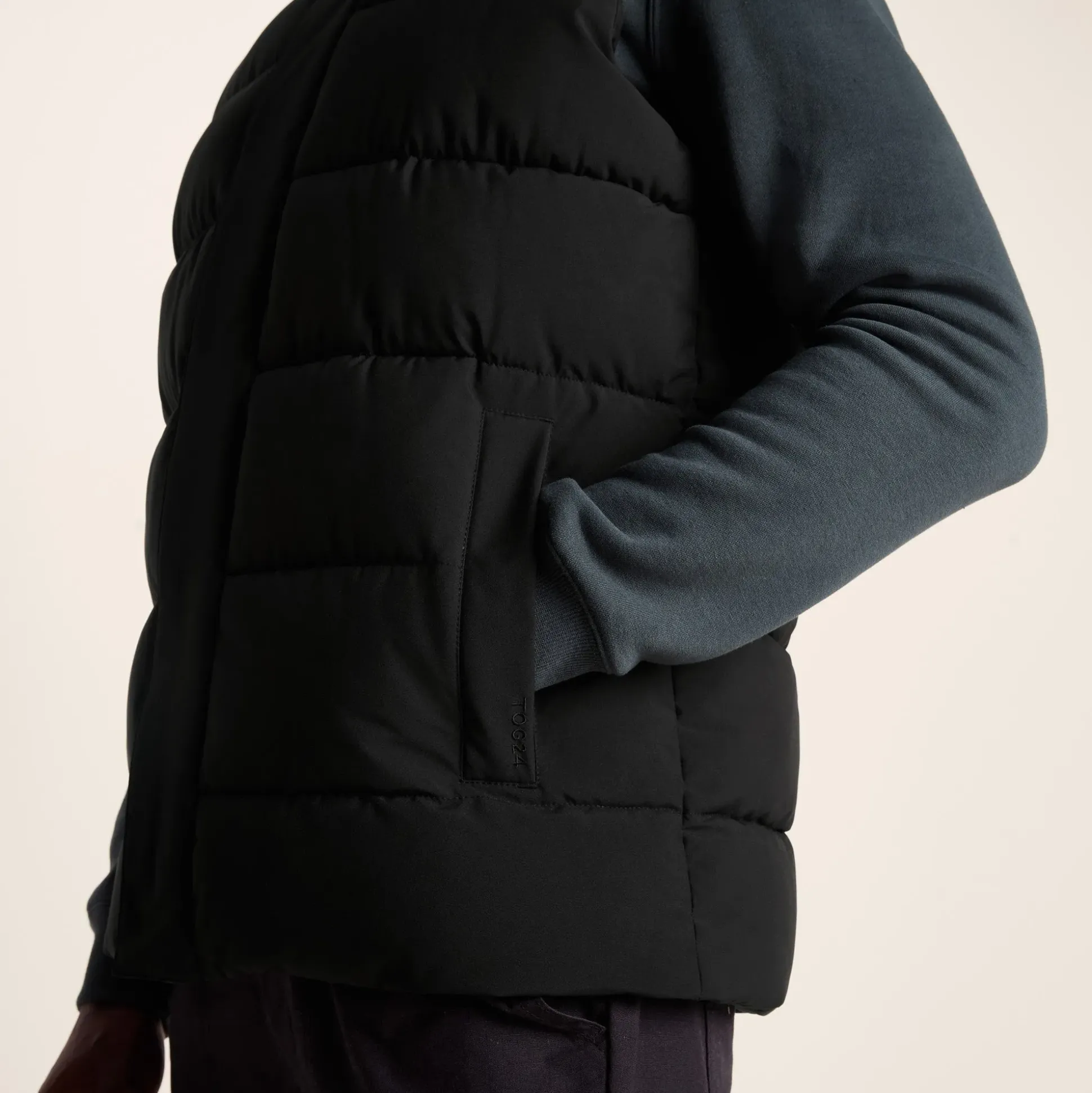 Leighton Mens Shower Resistant Insulated Gilet - Black